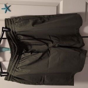 Two pair men's Old Navy shorts